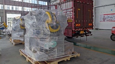又有兩臺滾噴機發(fā)貨啦！航空緊固件客戶訂購
