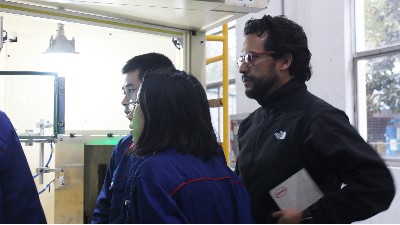 美國汽車減震公司先鋒再次拜訪，預(yù)購安捷倫智能噴膠設(shè)備！