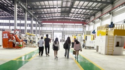 泰國客戶到訪安捷倫工廠 參觀考察自動滾噴機(jī)R90